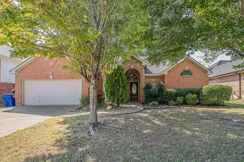 613 Everglade Dr, Mansfield, TX 76063