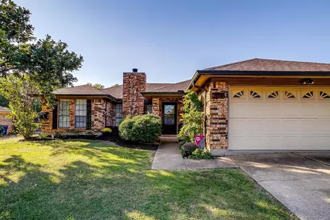 204 Timber Ridge Dr, Burleson, TX 76028