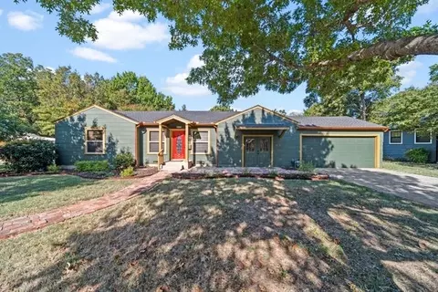 805 Bryson St, Waxahachie, TX 75165