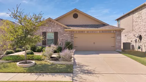 2633 Warren Ln, Aubrey, TX 76227
