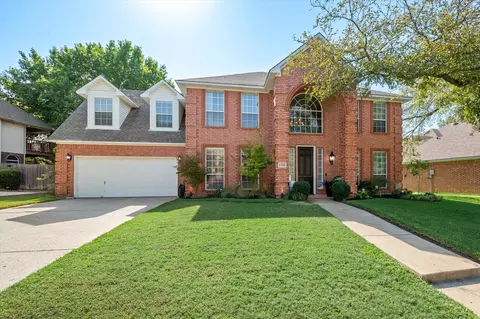 6210 Fox Hunt Dr, Arlington, TX 76001