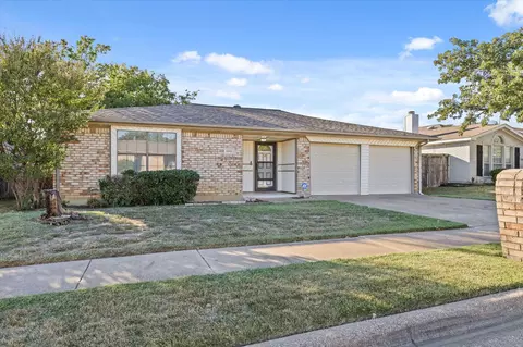 6601 Levitt Dr, Watauga, TX 76148