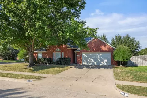 10528 Stonehill Dr, Benbrook, TX 76126