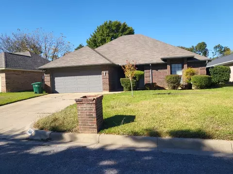 3804 Ashley Ln, Fort Worth, TX 76123