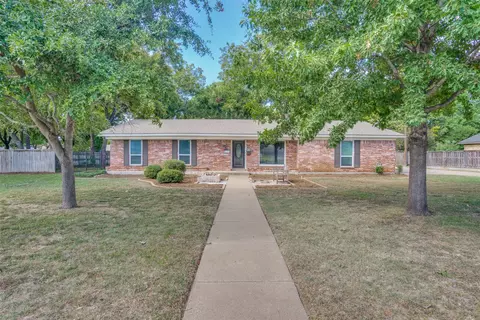 4328 Plantation Dr, Benbrook, TX 76116