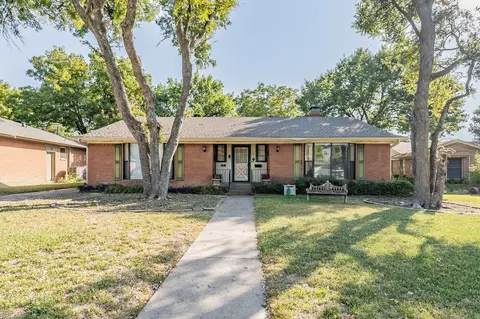 705 Winchester Dr, Richardson, TX 75080