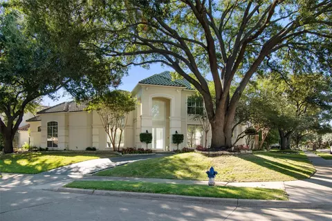 17619 Woods Edge Dr, Dallas, TX 75287