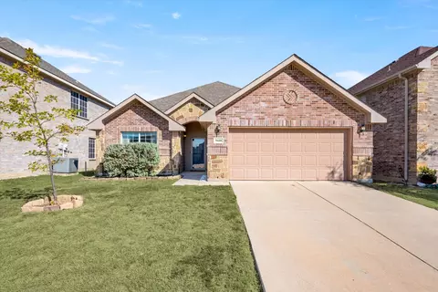 9448 Tierra Verde Dr, Fort Worth, TX 76177