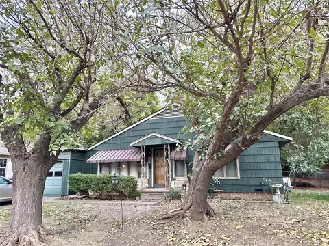 1108 Whaley Dr, Gainesville, TX 76240