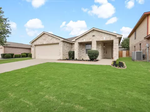 10004 Cougar Trl, Fort Worth, TX 76108