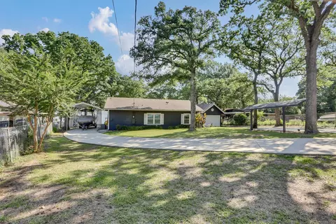 272 Shoreline Dr, Azle, TX 76020