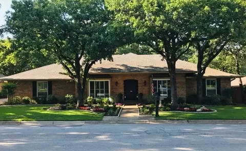 417 Washington Dr, Arlington, TX 76011