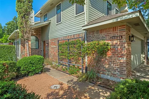 3801 Clover Hill Ln, Carrollton, TX 75007