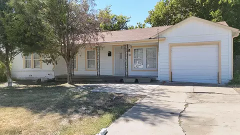 3613 Swan St, Haltom City, TX 76117