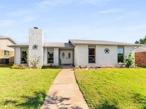 1903 White Rose Ln, Carrollton, TX 75007