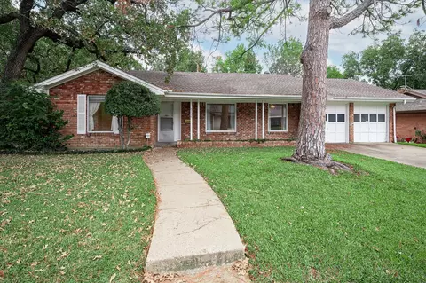 6700 Gary Ln, Fort Worth, TX 76112