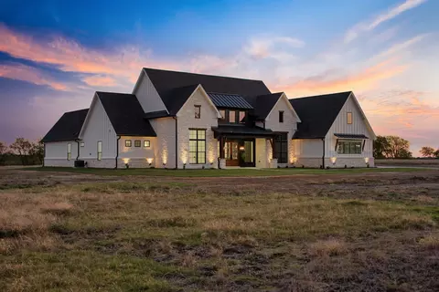 12126 Riek Rd, Krum, TX 76249