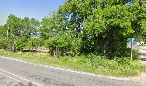 521 E 2nd St, Cleburne, TX 76031