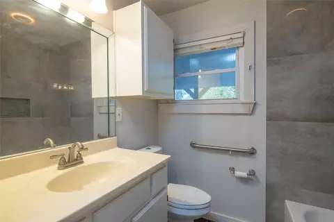 Bath - 110 Wade St, Terrell, TX 75160 photo 1 of 2