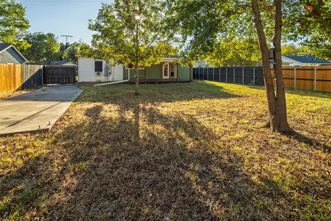 Exterior - 110 Wade St, Terrell, TX 75160 photo 4 of 5