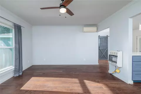 Living - 110 Wade St, Terrell, TX 75160 photo 2 of 4