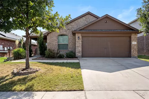 629 River Rock Dr, Azle, TX 76020