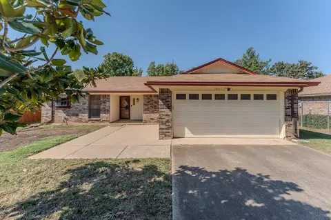 3821 Pueblo Trl, Lake Worth, TX 76135