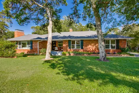 447 W Colorado Blvd, Dallas, TX 75208