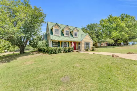 553 Hampel Rd, Palmer, TX 75152