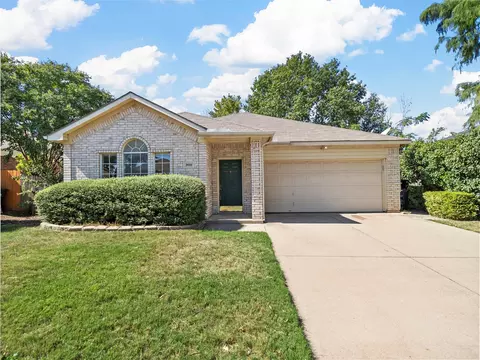 3920 Parkhaven Dr, Denton, TX 76210