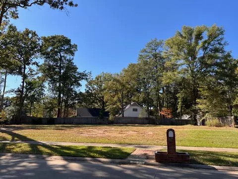 8302 Spring Lake Dr, Shreveport, LA 71106