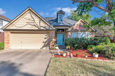 6720 Lyndale Dr, Watauga, TX 76148