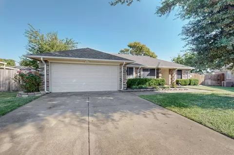 7750 Clearbrook Ct, Watauga, TX 76148