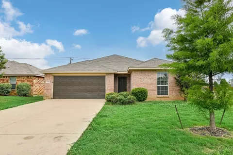 2400 Hawkwood Ct, Fort Worth, TX 76123