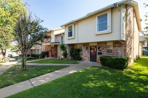 1975 Shorewood Dr, Grapevine, TX 76051