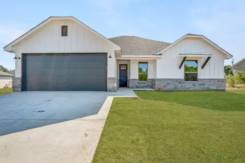4913 Waterfield Dr, Granbury, TX 76048