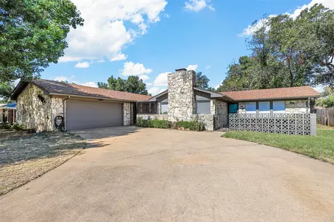 4905 Fall River Dr, Fort Worth, TX 76103