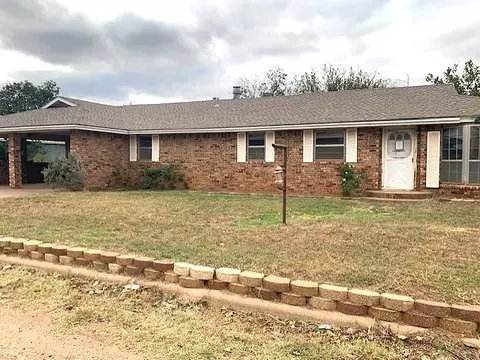 807 N Morris Ave, Rotan, TX 79546