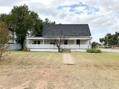 511 N Tackitt St, Seymour, TX 76380
