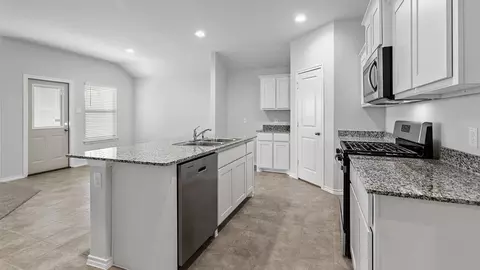 525 Bronze Cir E, Springtown, TX 76082 photo 5