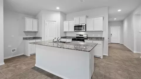 525 Bronze Cir E, Springtown, TX 76082 photo 2