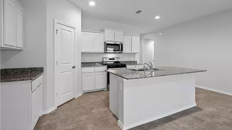 525 Bronze Cir E, Springtown, TX 76082 photo 4