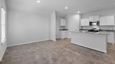 525 Bronze Cir E, Springtown, TX 76082 photo 10
