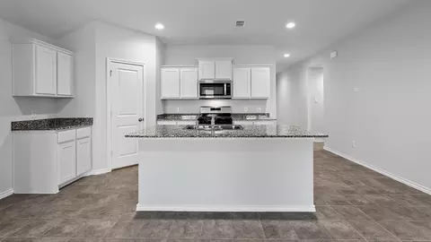 525 Bronze Cir E, Springtown, TX 76082 photo 3