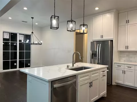810 Cherry Laurel Ln, Arlington, TX 76012