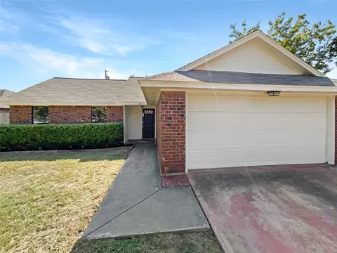 841 Hillside Dr, Cedar Hill, TX 75104