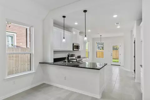607 S Anglin St, Cleburne, TX 76031 photo 12