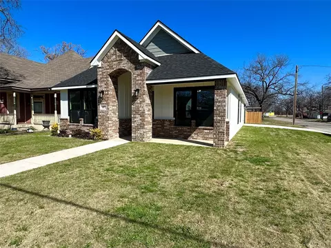 607 S Anglin St, Cleburne, TX 76031 photo 3