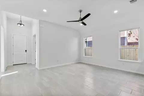 607 S Anglin St, Cleburne, TX 76031 photo 9