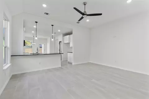 607 S Anglin St, Cleburne, TX 76031 photo 11